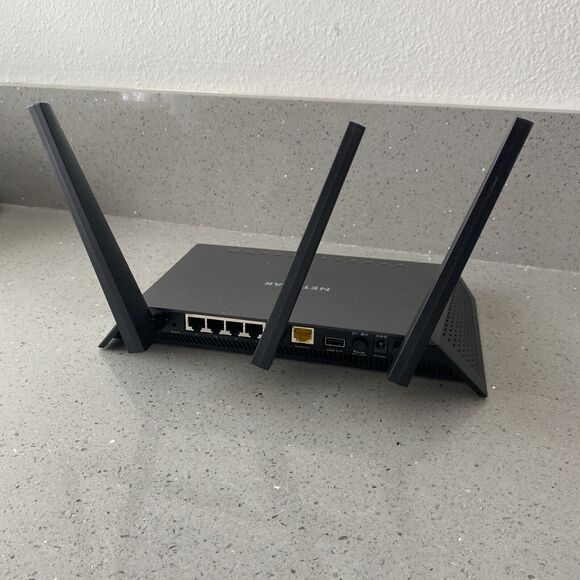NETGEAR Nighthawk AC2300 R7000P Smart WiFi Router Tested - Picture 6 of 10